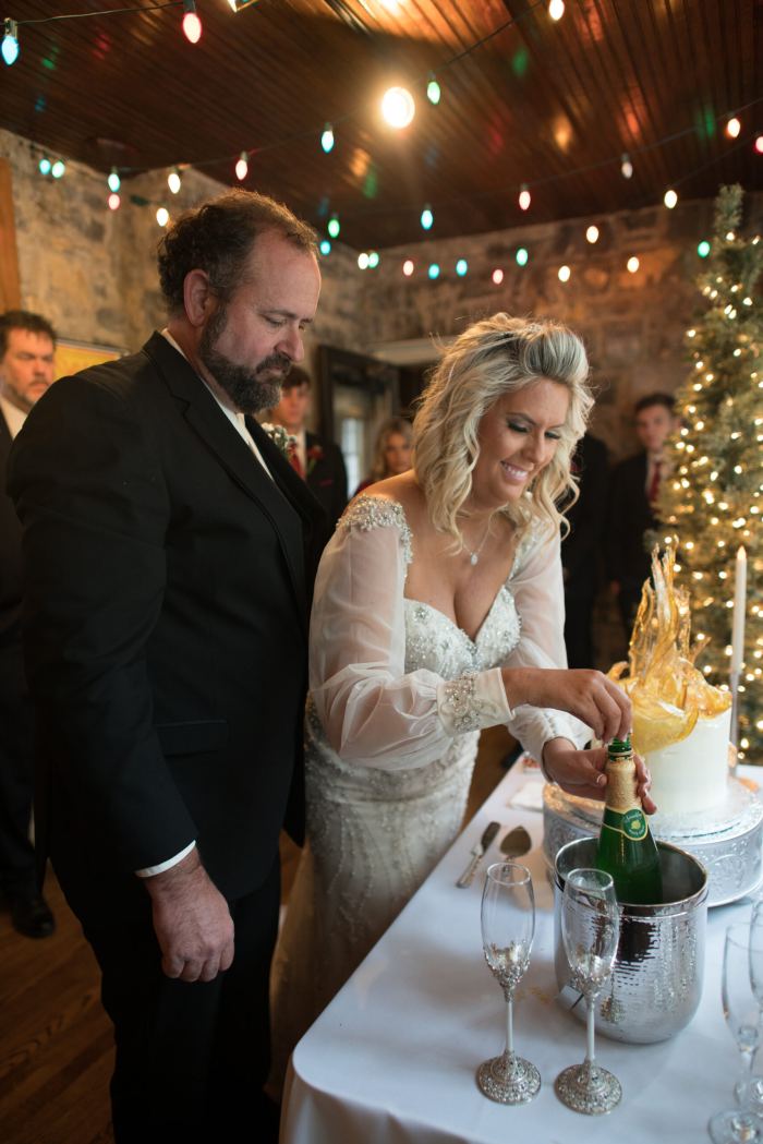 Couple cut the cake at their evening Nashville elopement reception